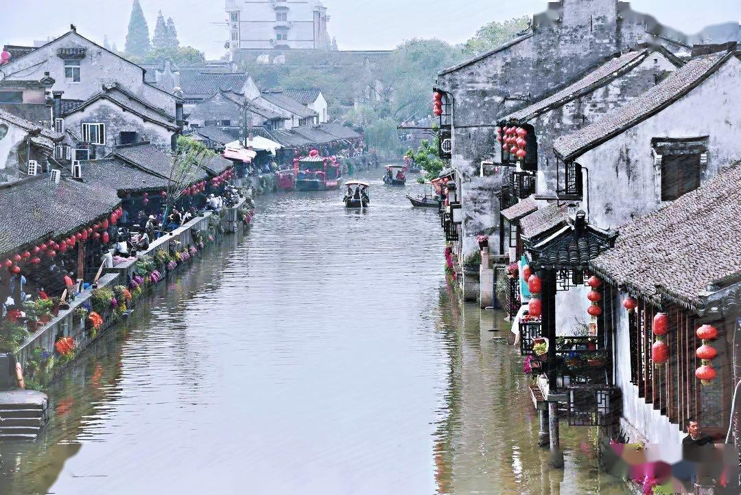 云岩区政府与市城投集团座谈会举行